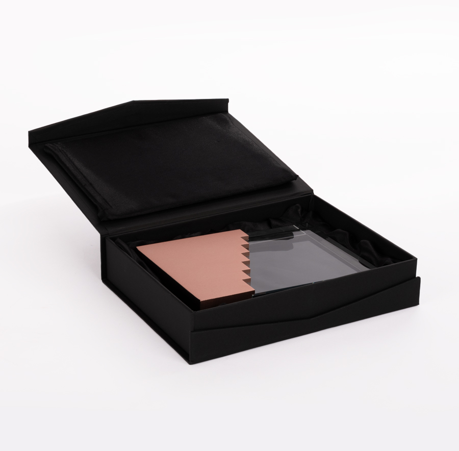 Trofeo de Acero Encobrizado y Cristal 